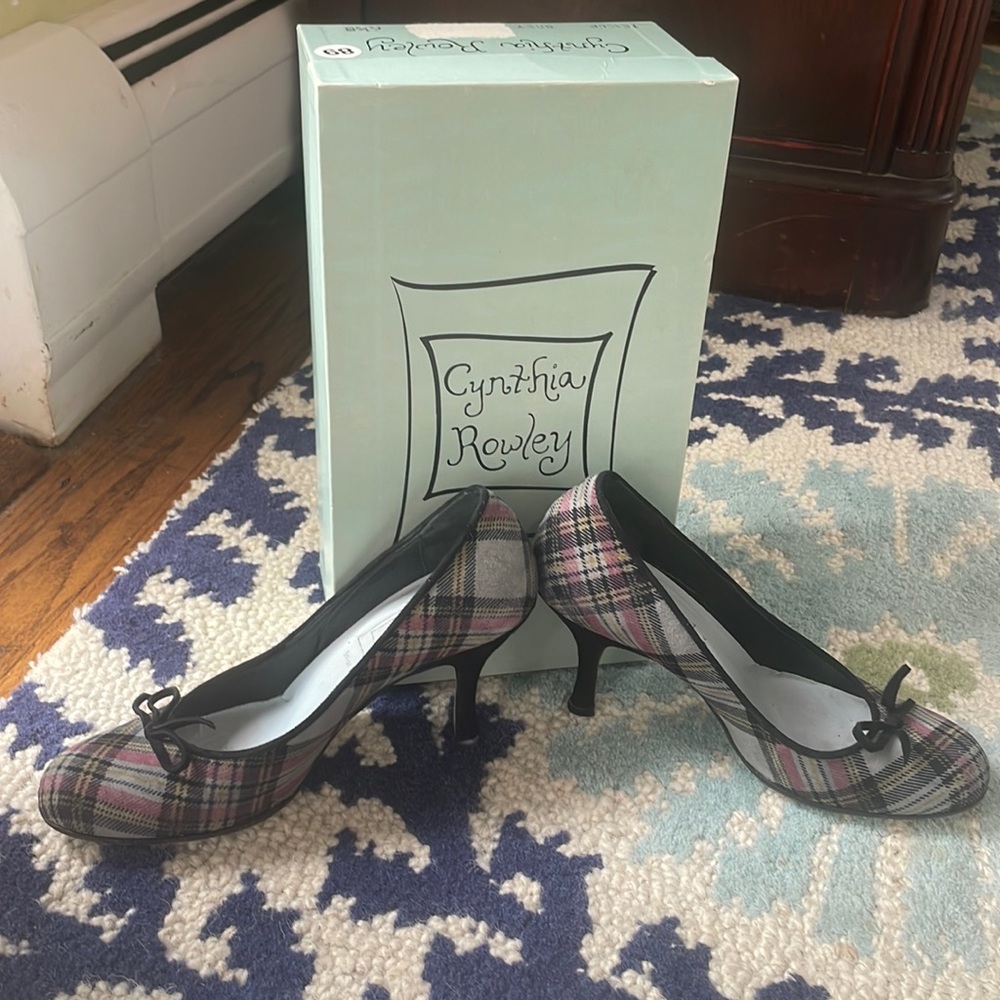 Cynthia Rowley Teacup pumps in gray and plum plaid. 90’s style. Worn&loved🩷